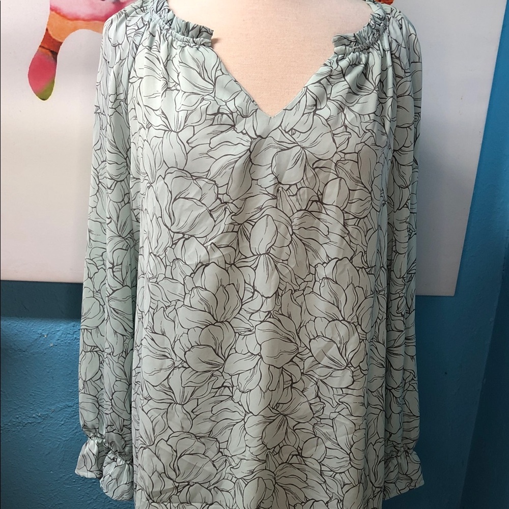 Chic Floral V-Neck Blouse